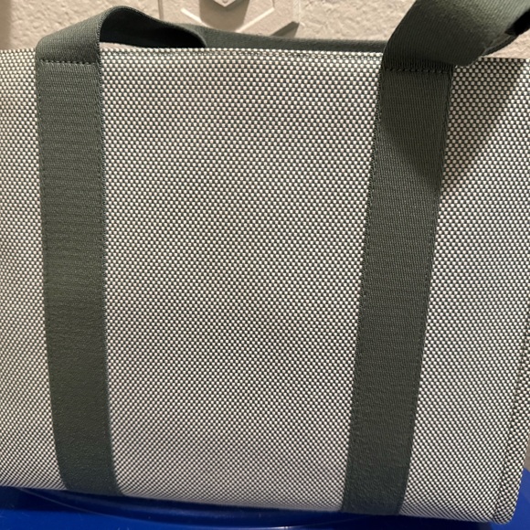 Lululemon Two-Tone Canvas Tote Bag 10L - Picture 6 of 13